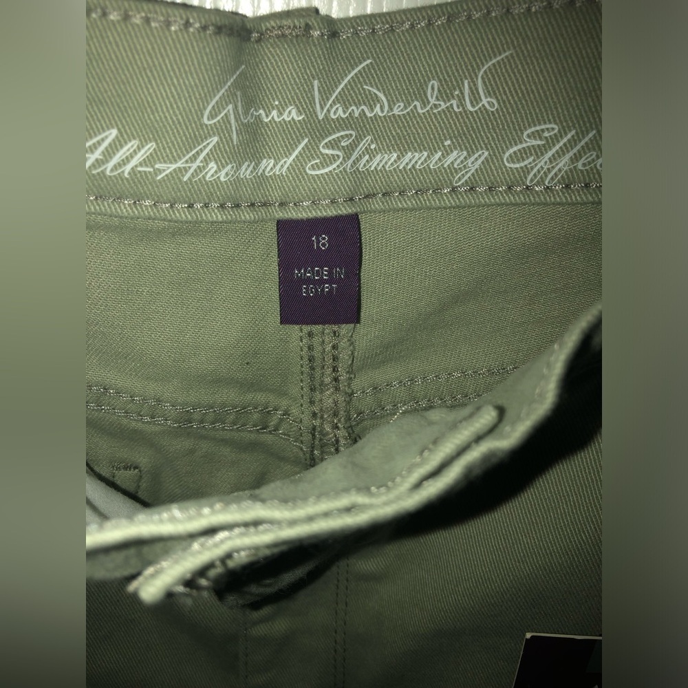 Gloria Vanderbilt Olive Green Capri Pants - Picture 11 of 13